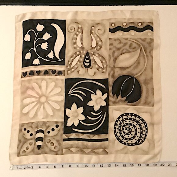 Unbranded Accessories - Beiges/Creams multi-colored patterned scarf, 100% silk, ~20 inches square